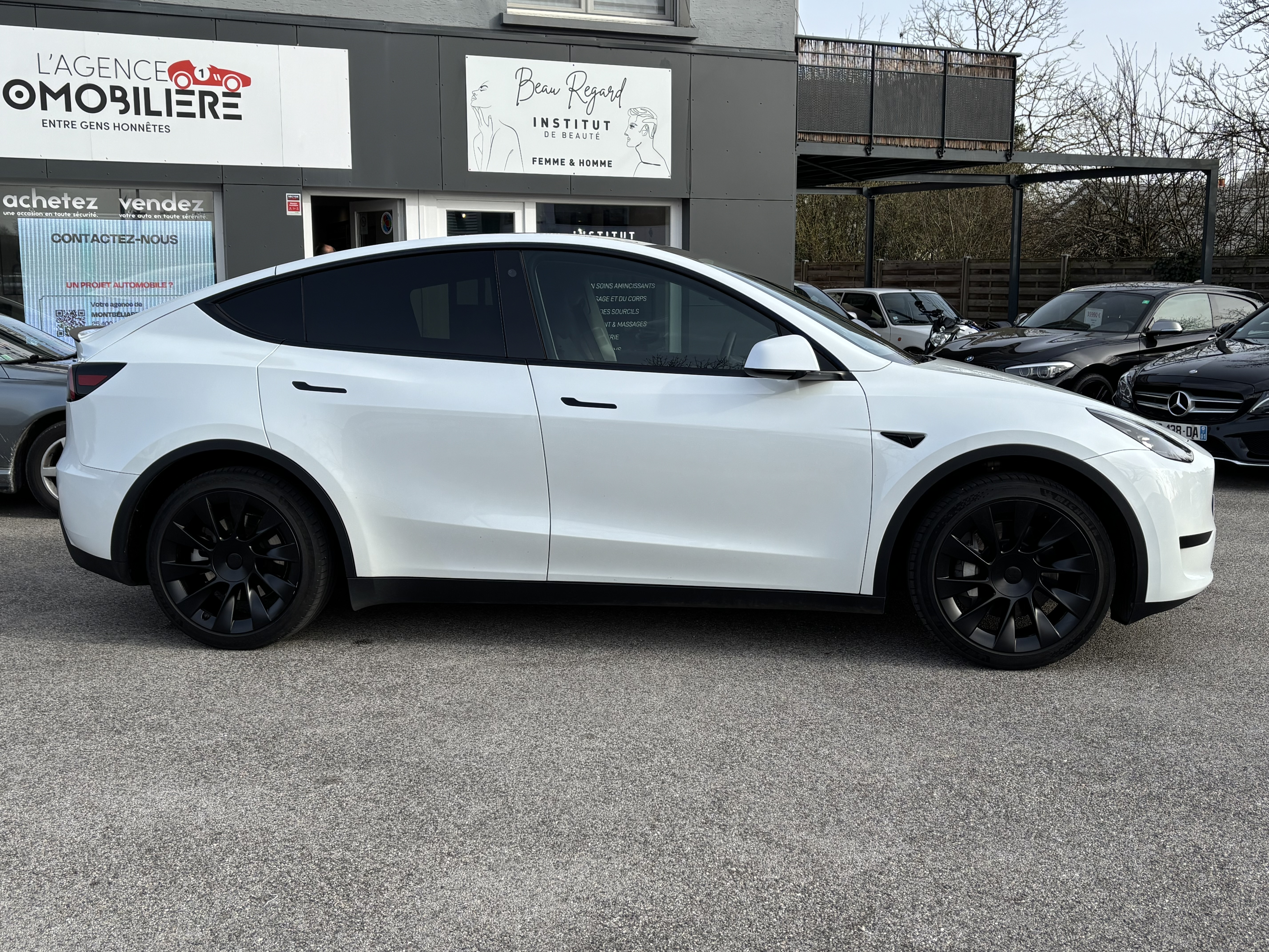 Tesla Model Y — 3