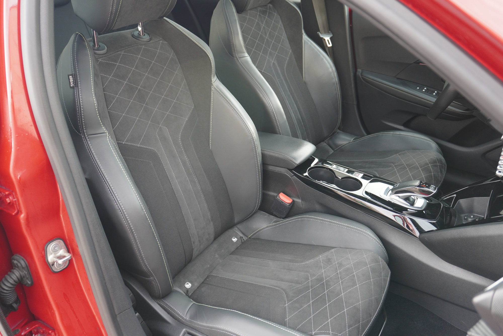 Peugeot 208 — 11