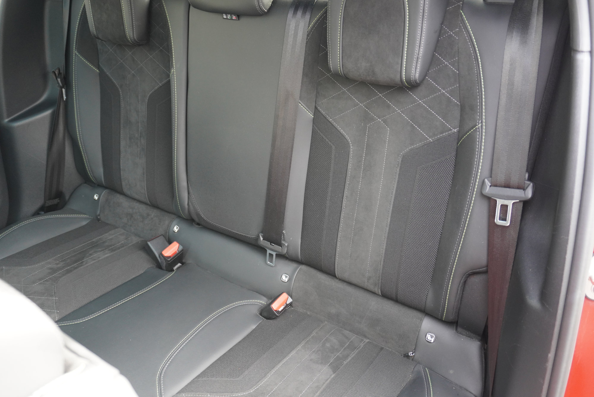 Peugeot 208 — 13