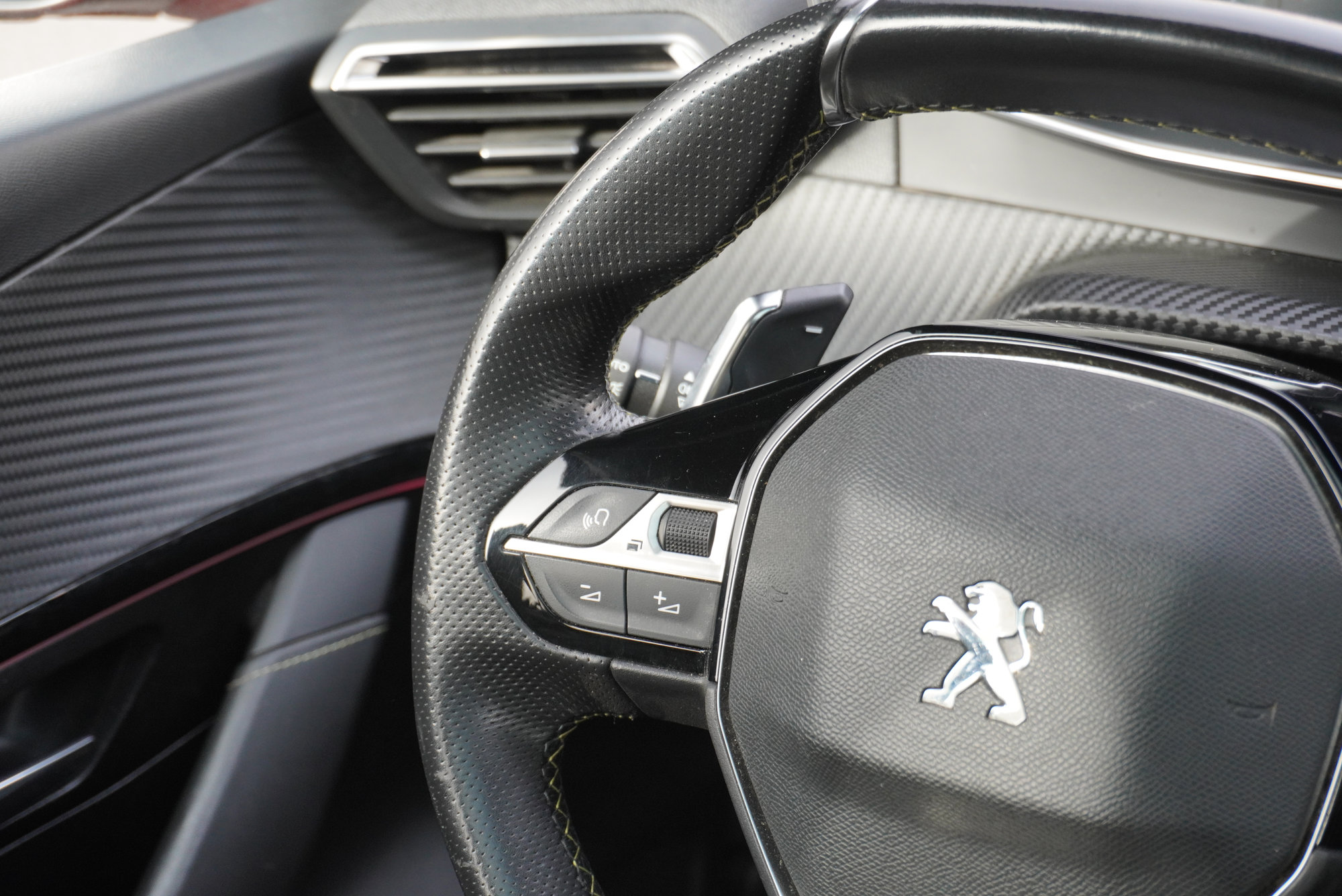 Peugeot 208 — 25