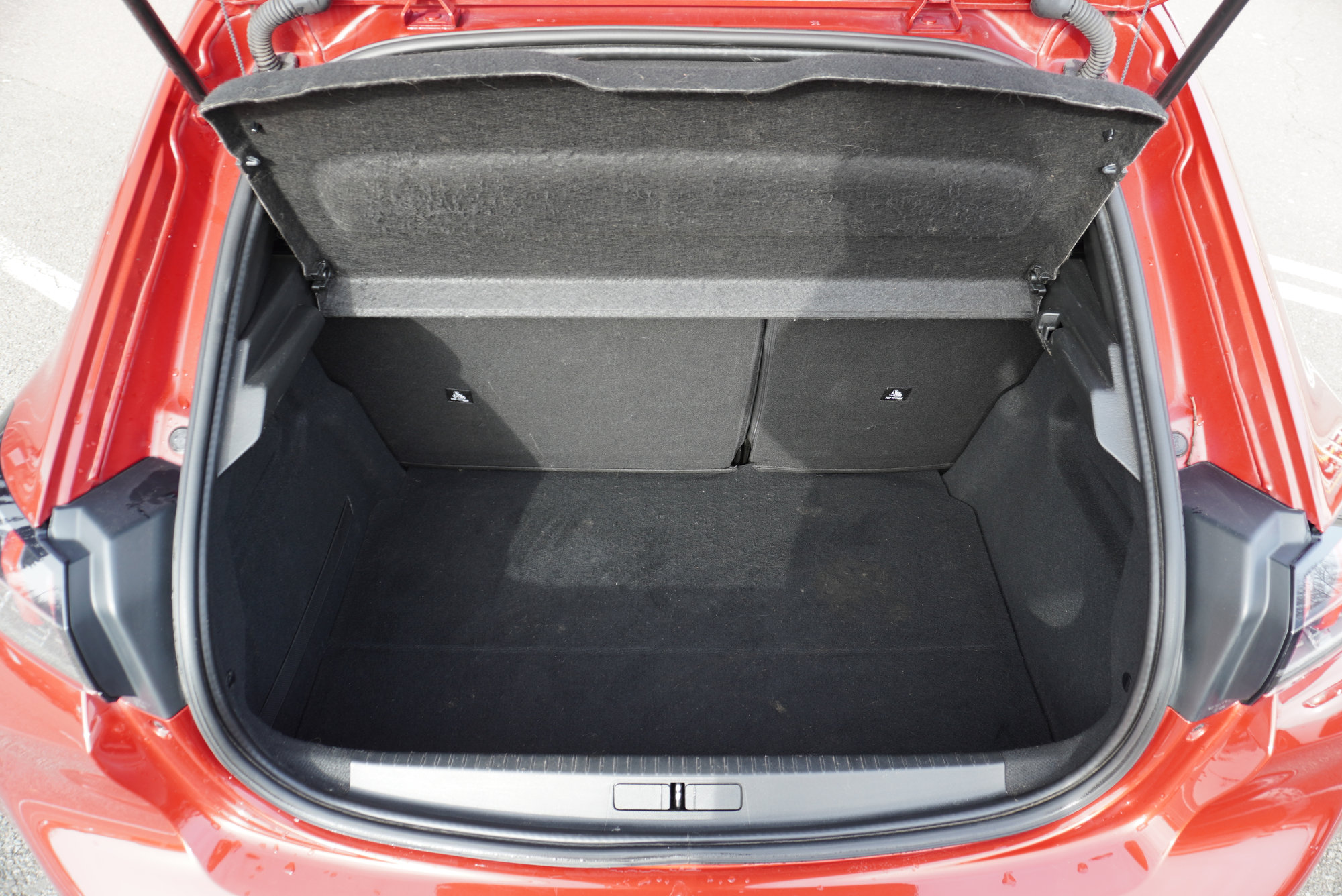 Peugeot 208 — 32