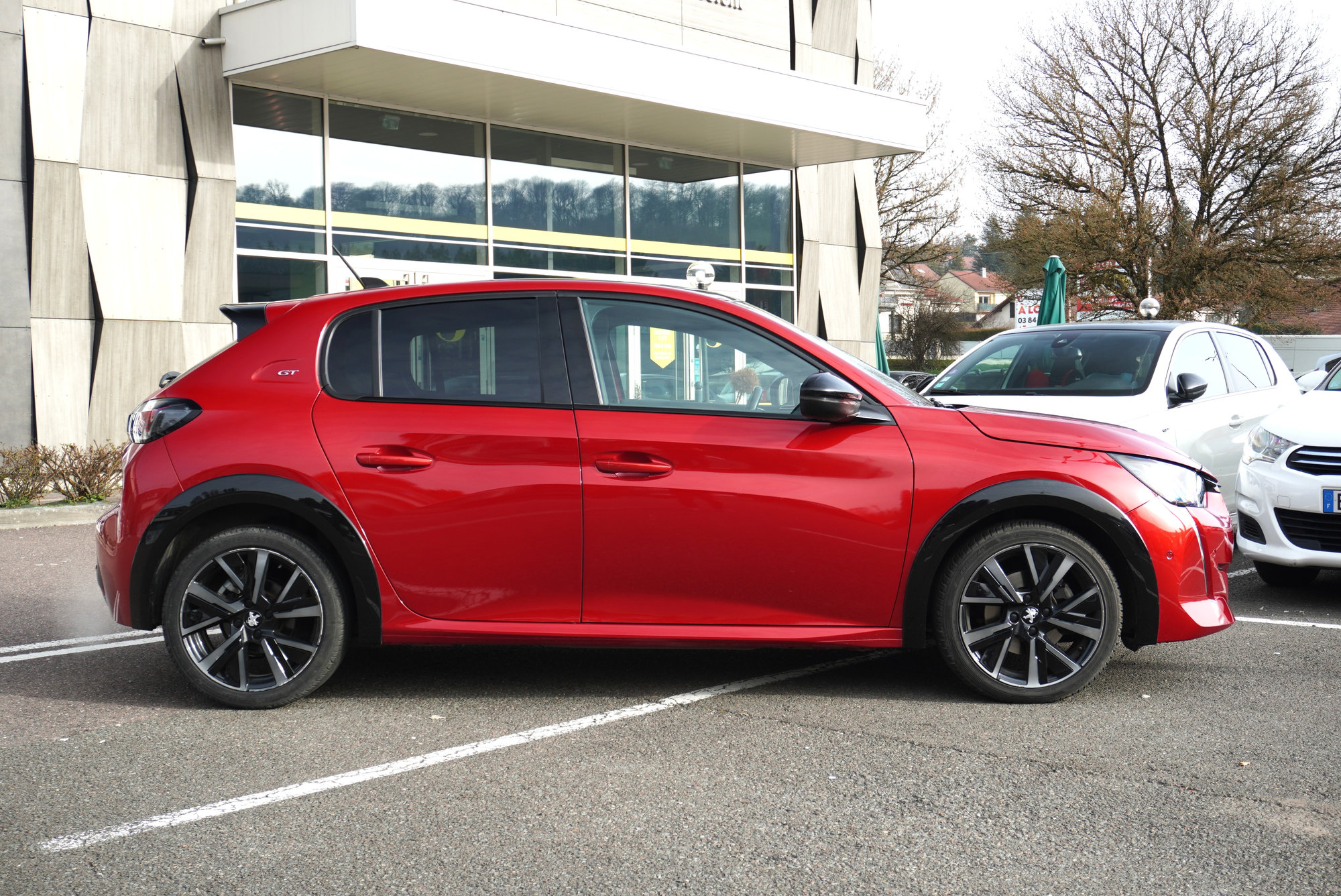 Peugeot 208 — 4