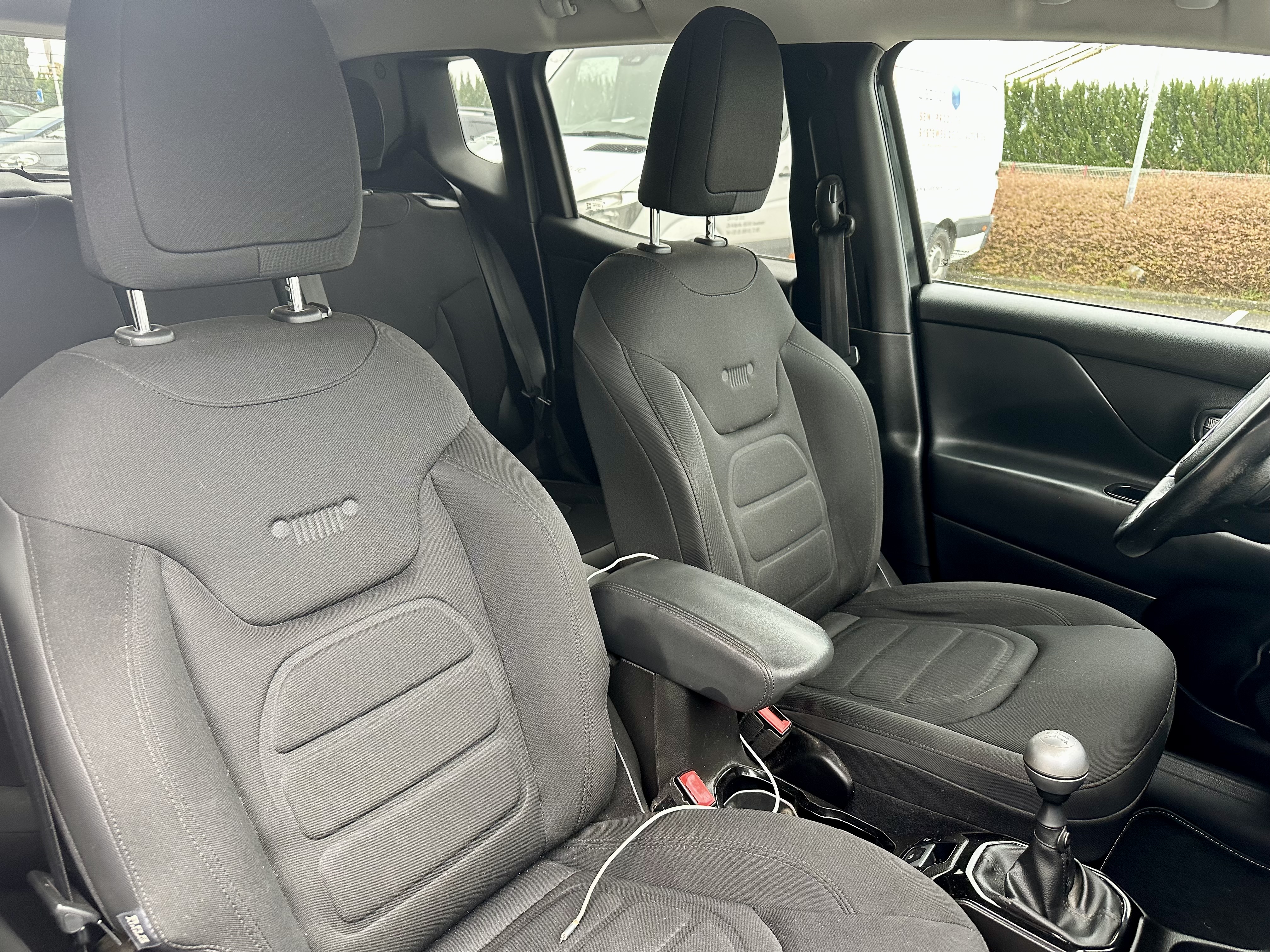 Jeep Renegade — 12