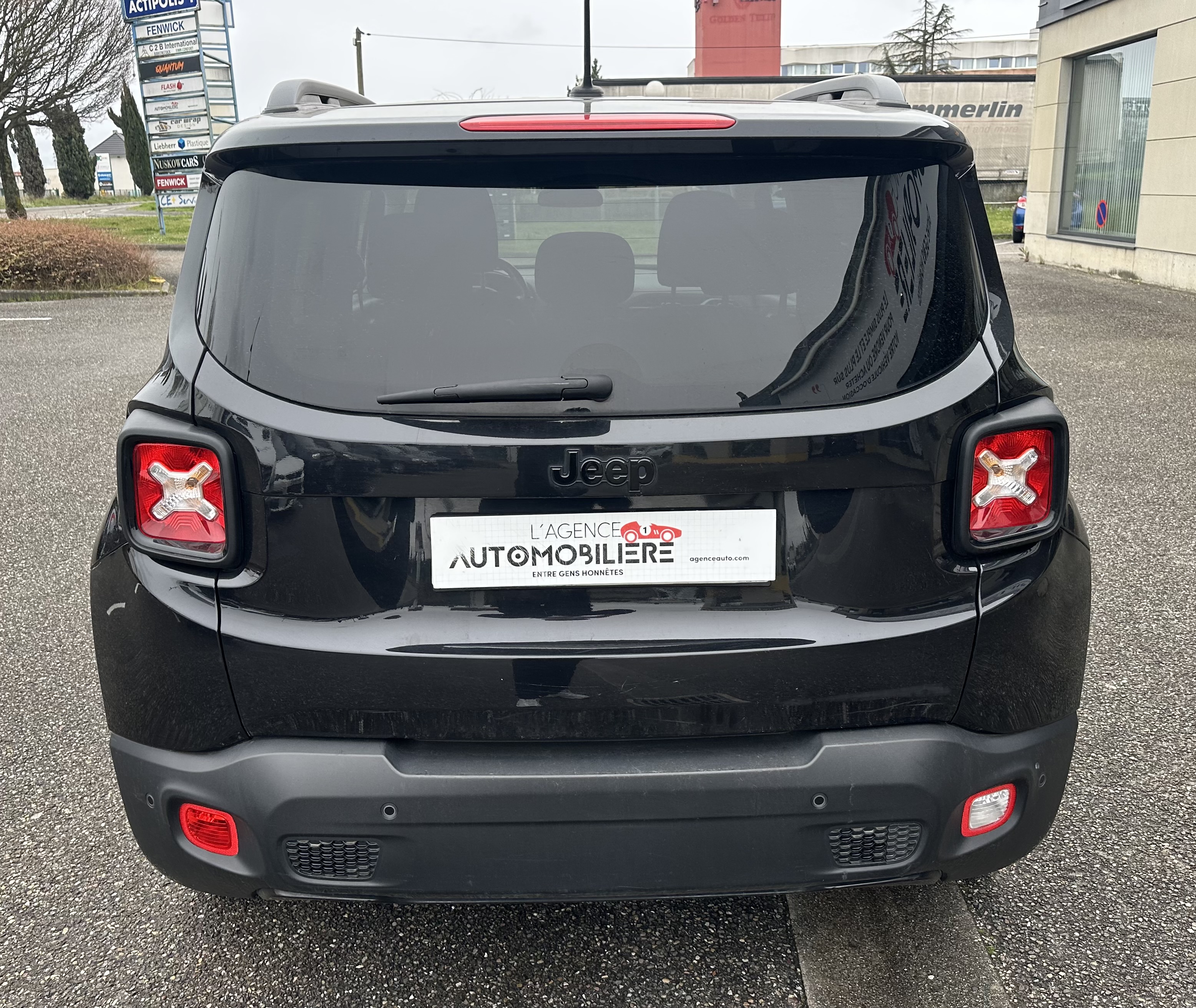 Jeep Renegade — 4