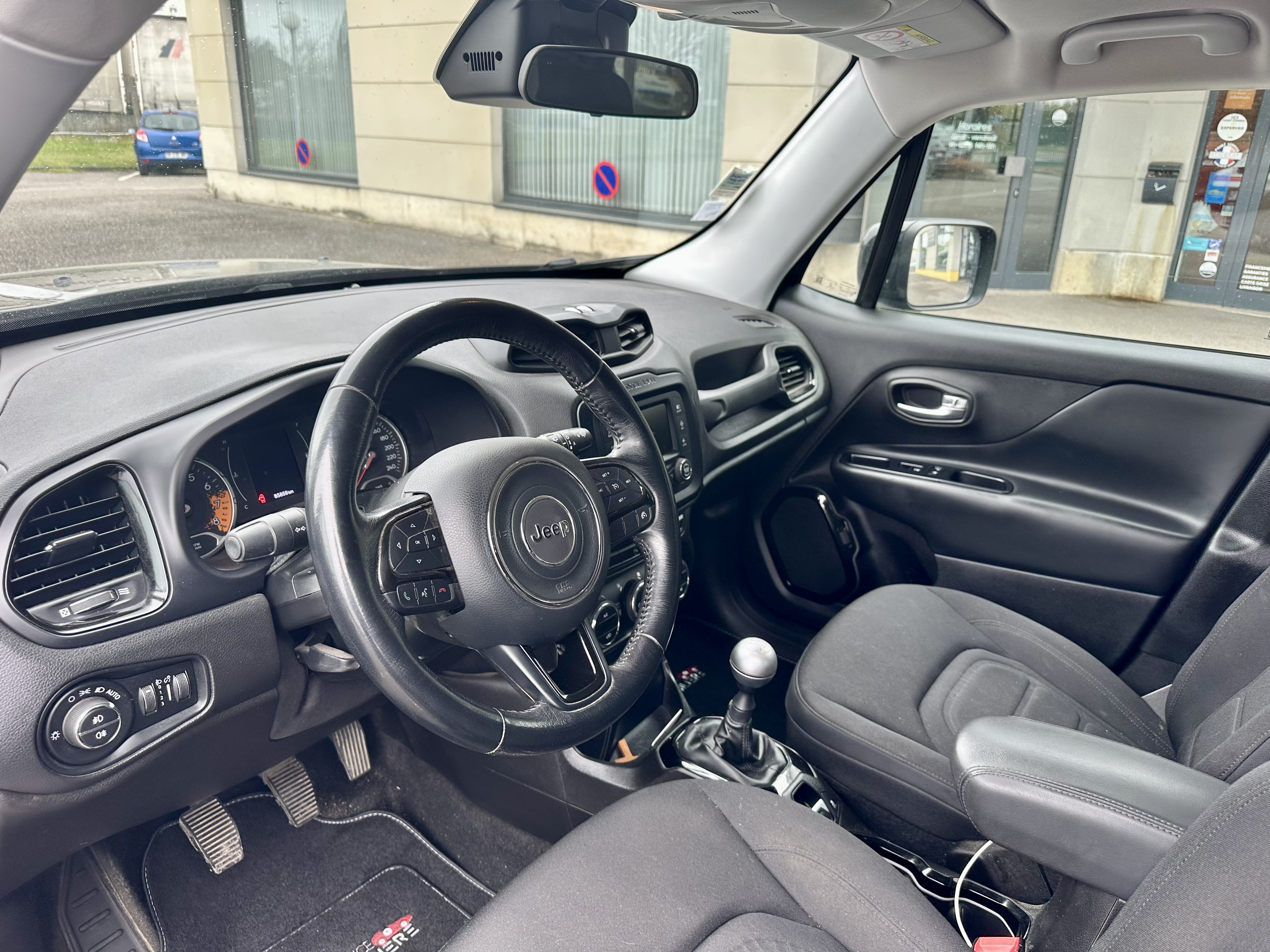 Jeep Renegade — 9